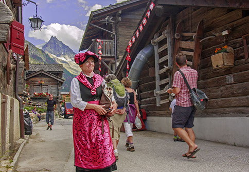 Costume traditionnel d'Anniviers Valais Suisse
